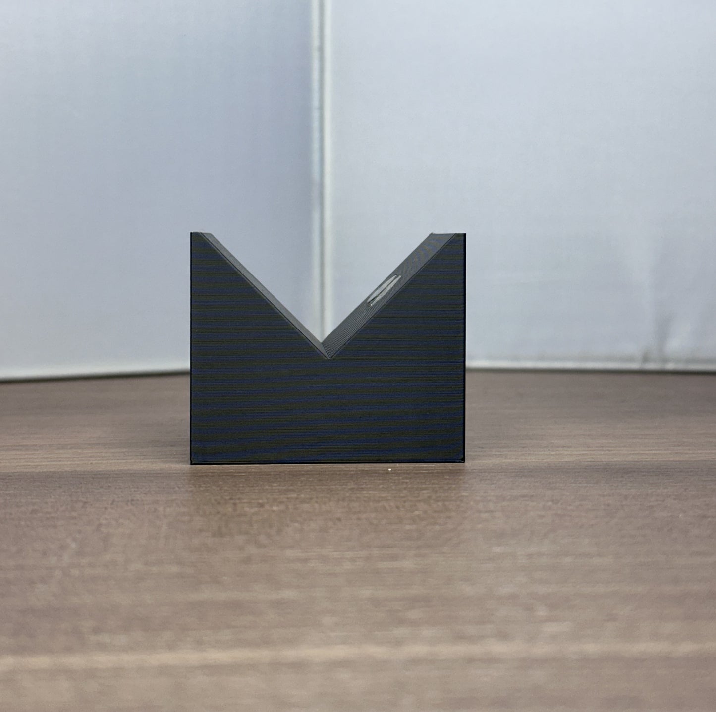 Magnetic snap stand 45°